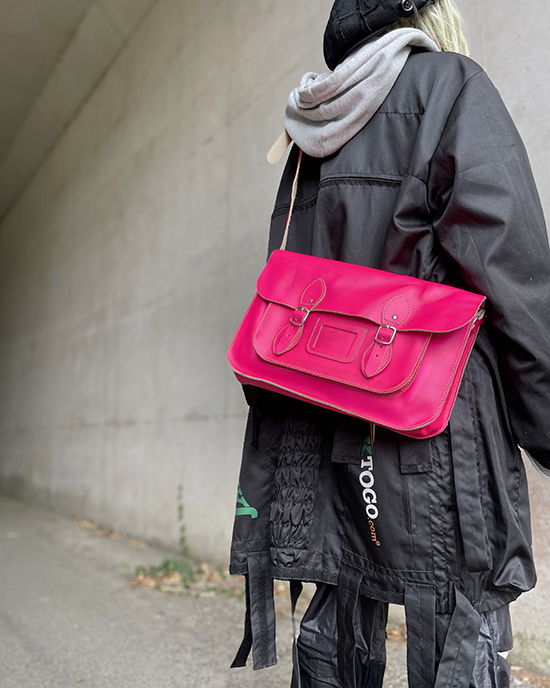 USED  vivid pink leather shoulder bag